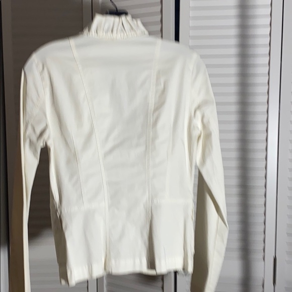 Blazer - Picture 6 of 7